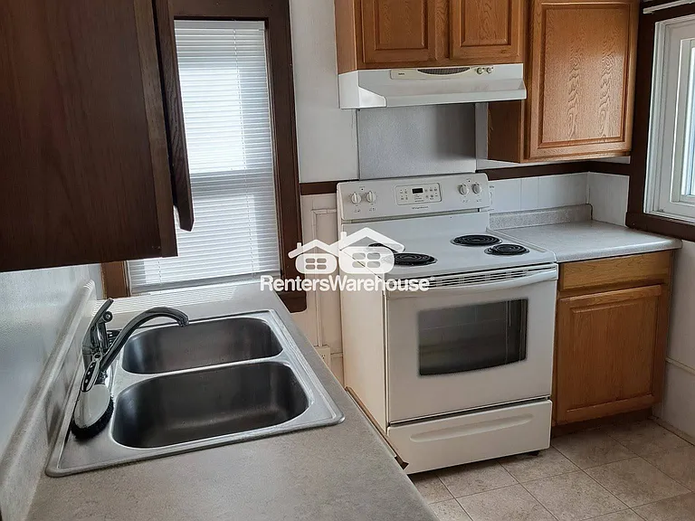 275 Maryland Ave W — Photo 4