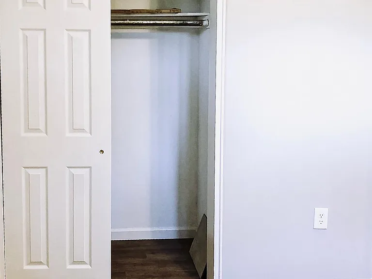 (Unit #1|1-Bed/1-Bath|First Floor): Bedroom Closet