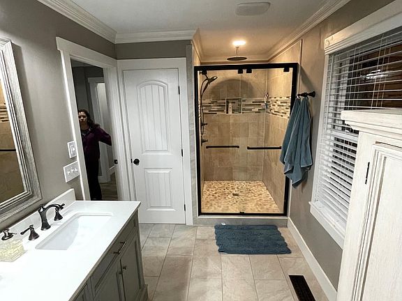 5th image of 209 Hillview Dr