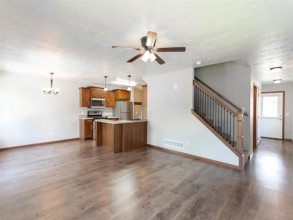 Spring Townhomes — Photo 3
