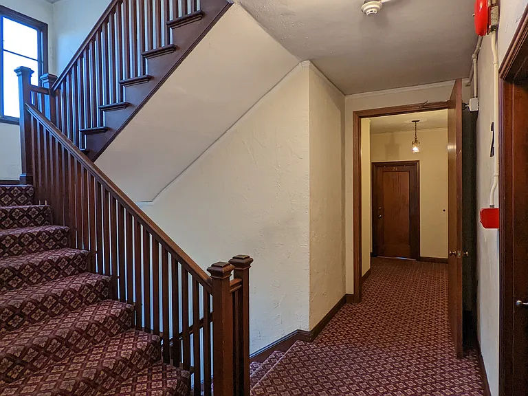 2427 Hilgard Ave — Photo 6