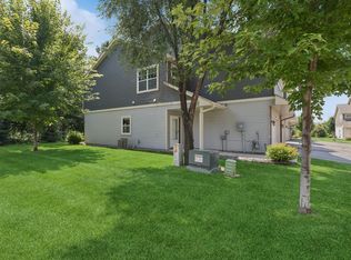 12226 River Valley Dr, Burnsville, MN 55337