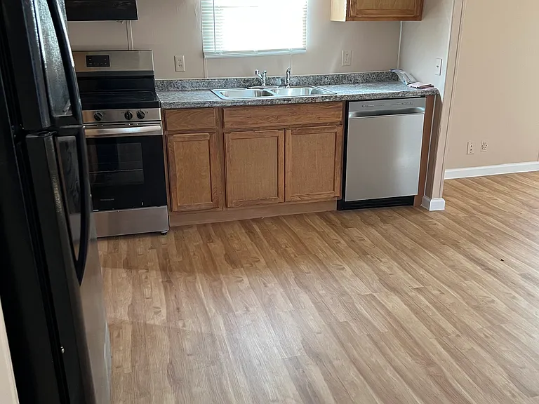 11623 Adel Rd — Photo 8