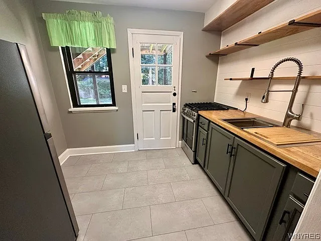 2 bed, 1.0 bath, 800 sqft, $1,600 — Photo 2