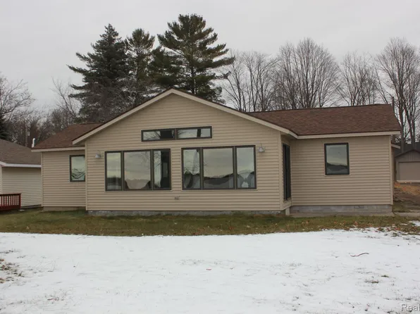 9410 Washington Rd, Saint Helen, MI 48656