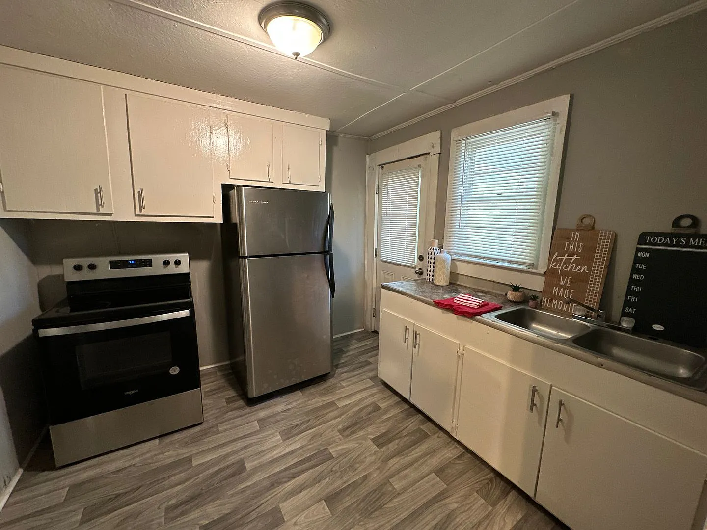 1 Bed/ 1 Bath spacious — Photo 4