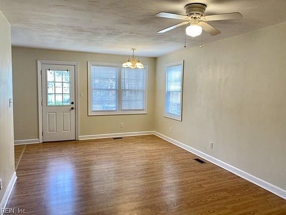4th image of 1630 McDaniel St