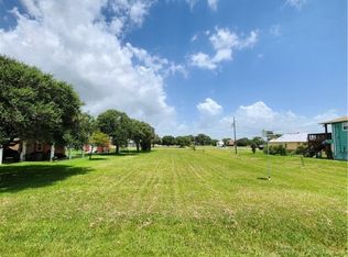 853 Swallow Dr, Palacios, TX 77465