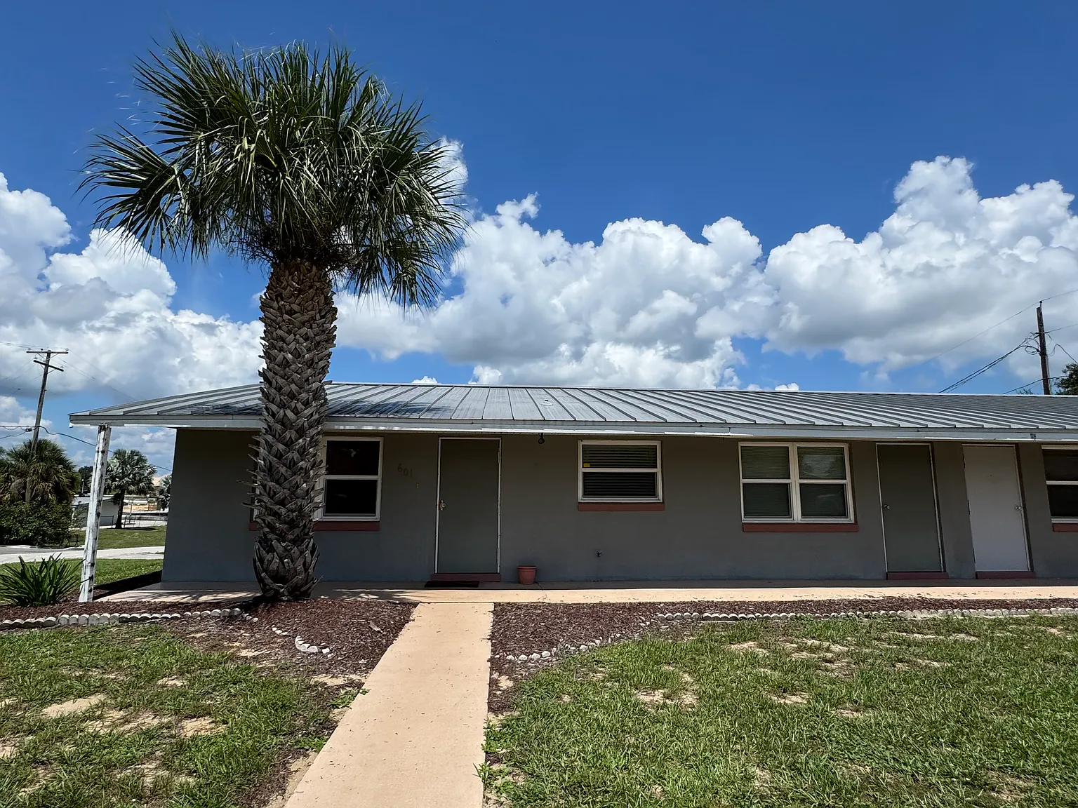 2 bed, 1000 sqft, $1,000 — Photo 1