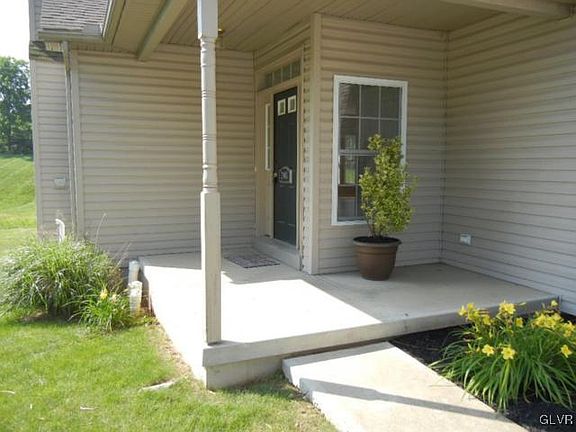 2nd image of 208 S Kathryn St
