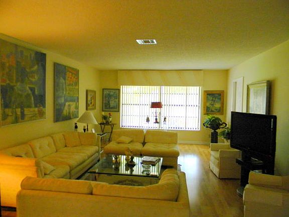 3rd image of 9750 Pecan Tree Dr APT B