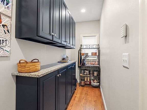 5th image of 24 Collins St #24