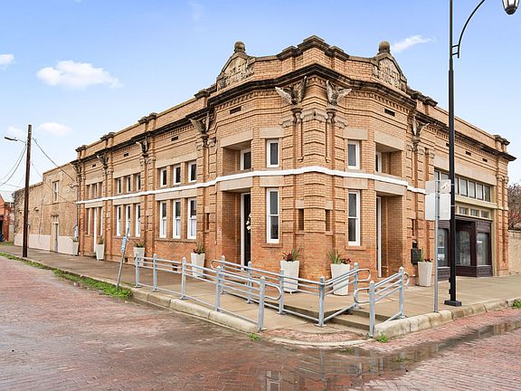 2nd image of 200 E Clark St