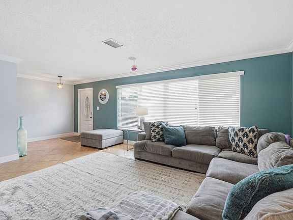 5th image of 2301 NW 37th Avenue