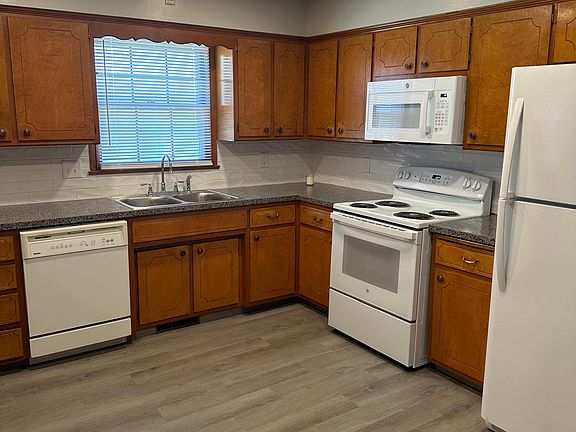 3rd image of 3035 S 120th St