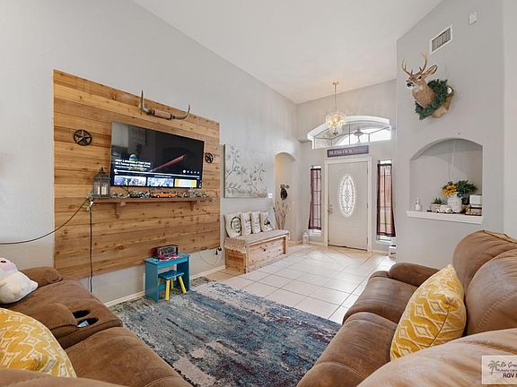 2nd image of 1575 Las Canas Cir