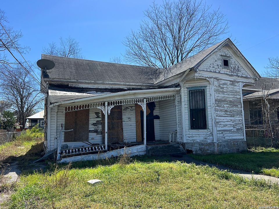 1st image of 806 Burleson