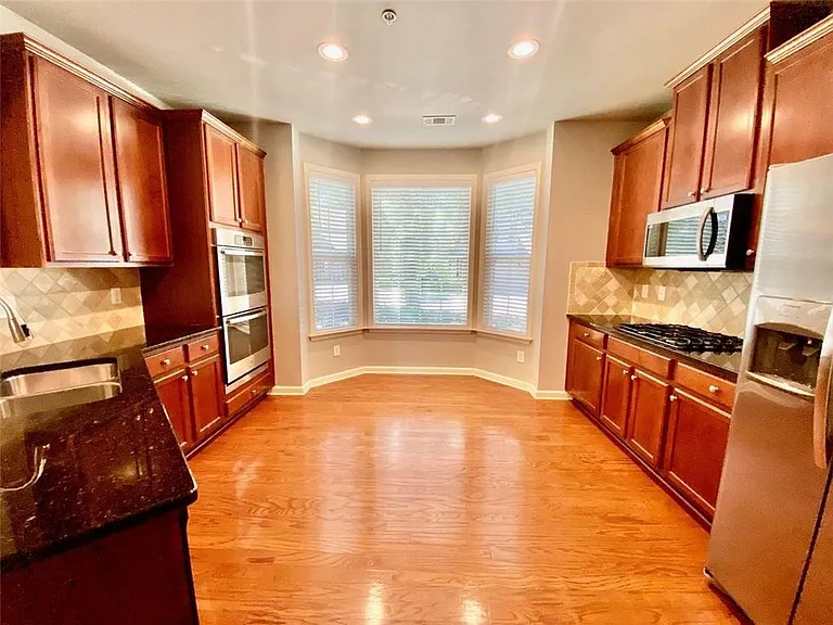3322 Castleberry Village Dr — Photo 3