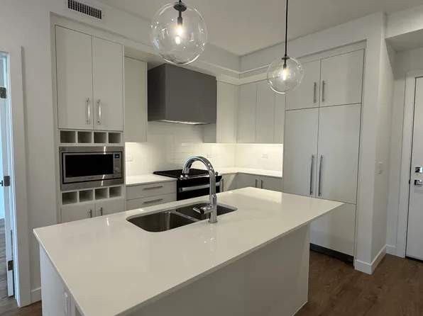 8370 Broadcast Ave SW, Calgary, AB