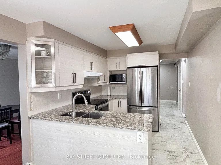 331 Green Ln — Photo 7