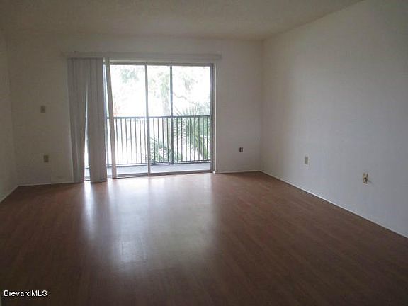 3rd image of 1020 Pine Tree Dr #5