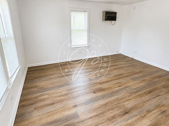 2nd image of 823 Custer Dr
