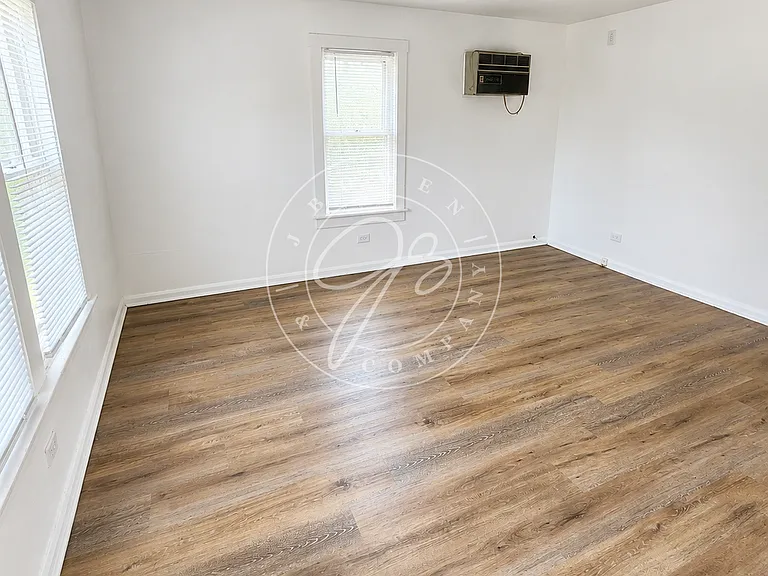 823 Custer Dr — Photo 2