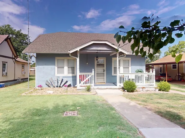 315 S Laird St, Mooreland, OK 73852
