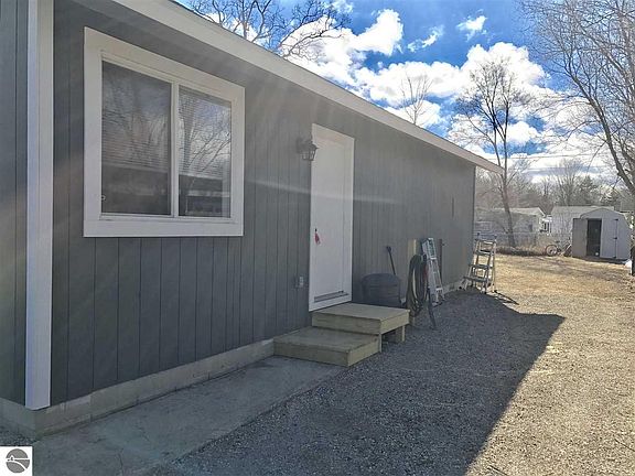 2nd image of 922 Hannah Ave