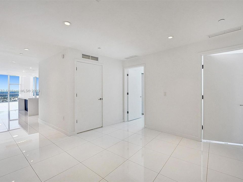 1st image of 851 NE 1st Ave #4001