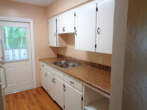 2nd image of 208 12th Ave N