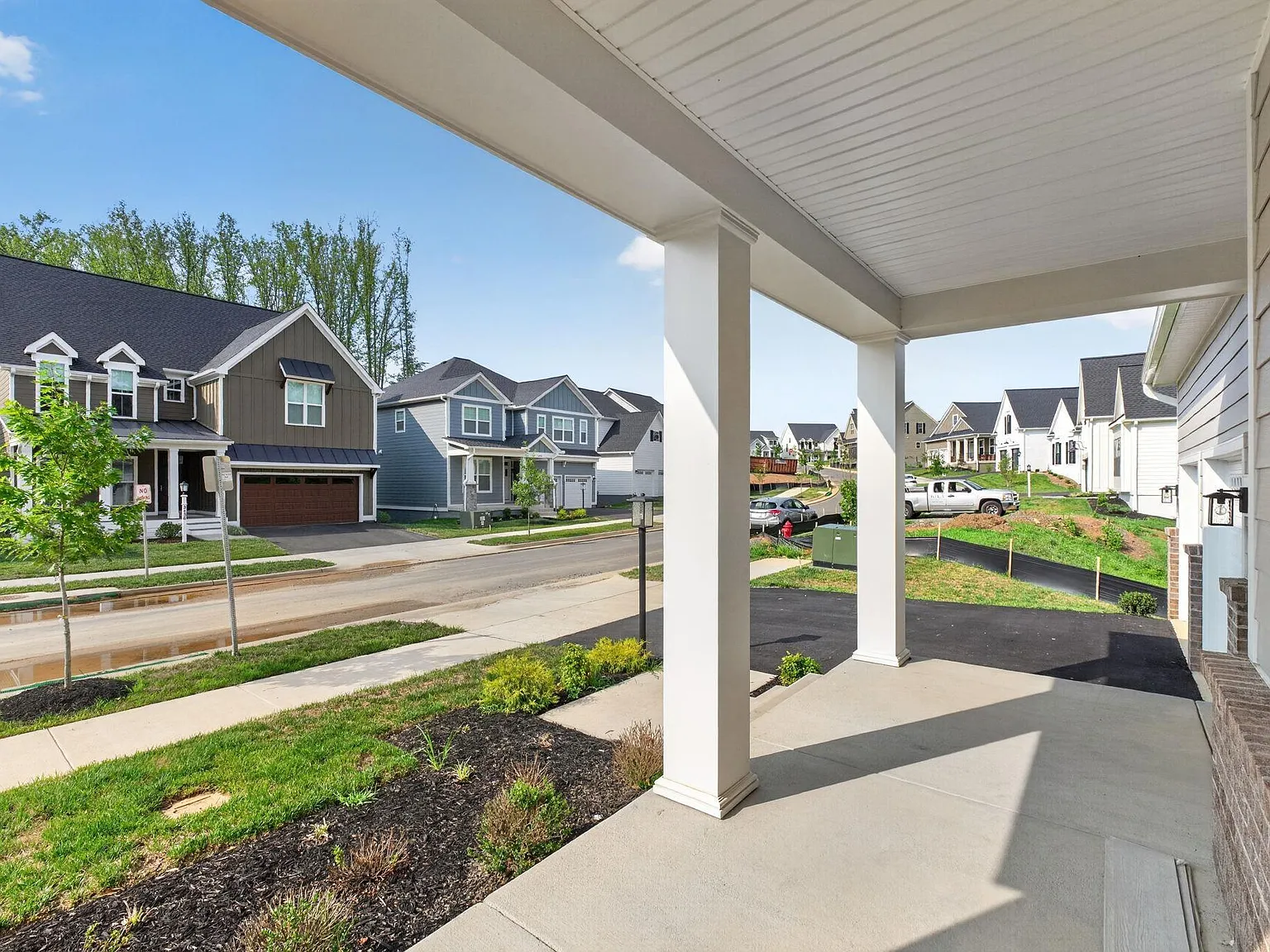 3 bed, 2.5 bath, 2158 sqft, $3,100 — Photo 2