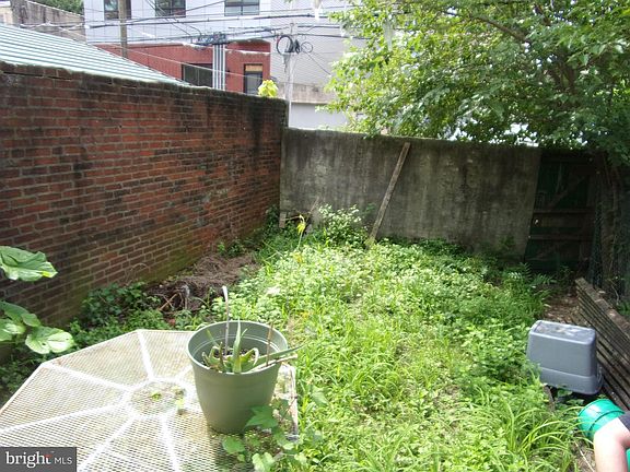 3rd image of 2248 N Park Ave