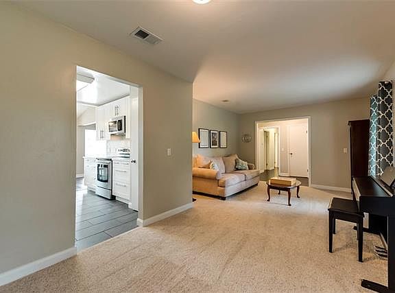 4th image of 1809 Hanover Dr