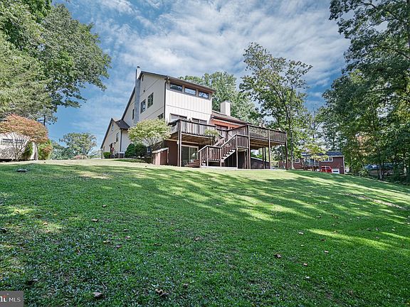 5th image of 30 Oak Hill Dr