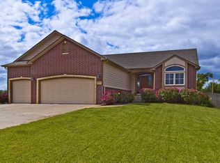 1304 E Winesap St, Haysville, KS 67060