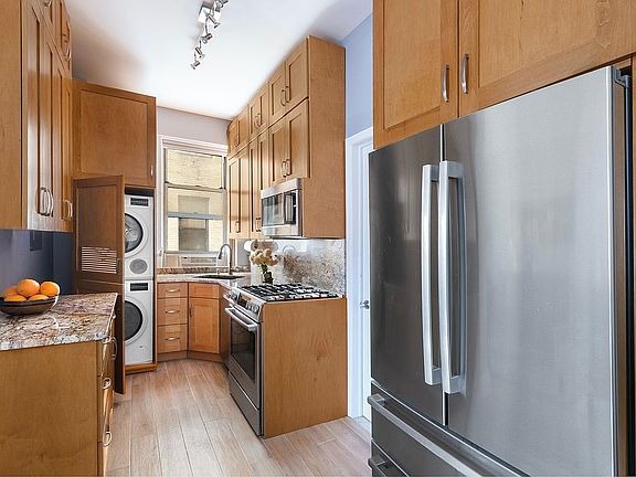 3rd image of 310 W 86th St APT 7C