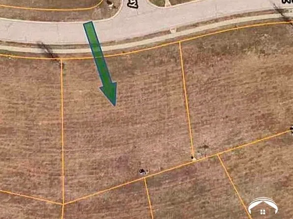 111 N Fall Creek Dr, Lawrence, KS 66049