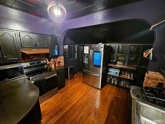 3rd image of 279 W Jefferson St