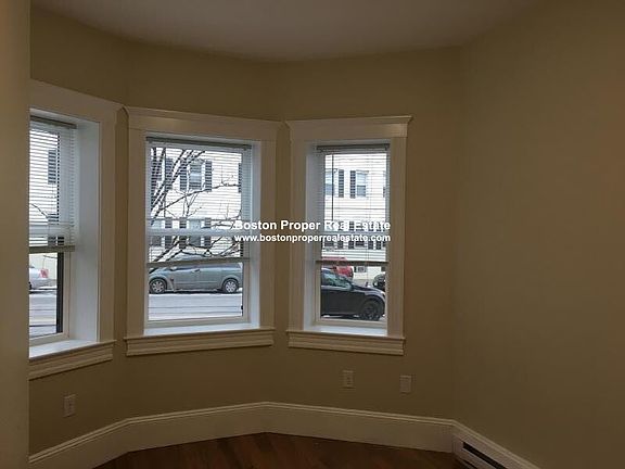 4th image of 891 Huntington Ave APT 4