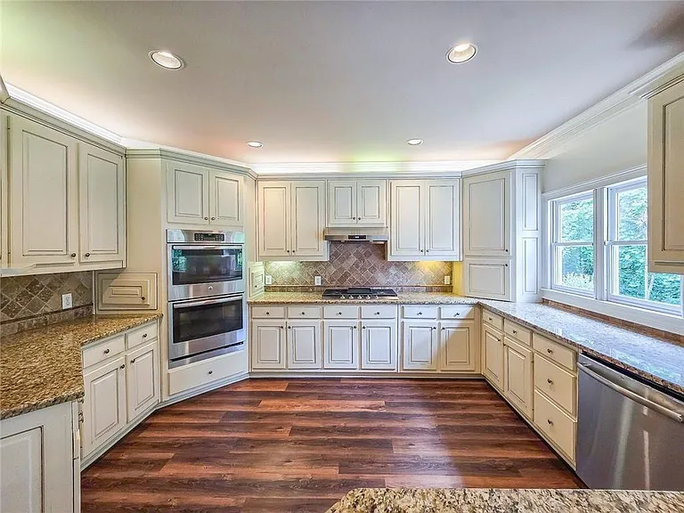 2502 Oak Hill Overlook — Photo 15