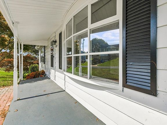 2nd image of 809 E D St