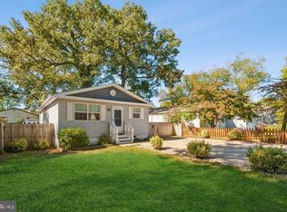 7810 E Shore Rd, Pasadena, MD 21122