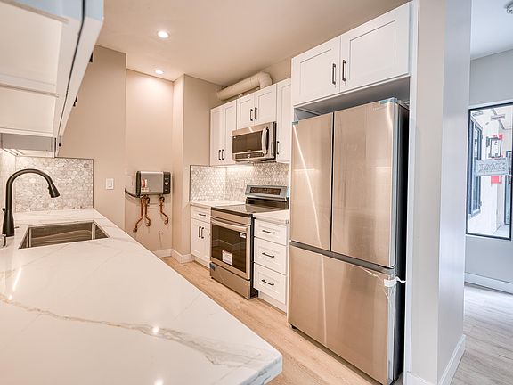 5th image of 4202 Telegraph Ave #202
