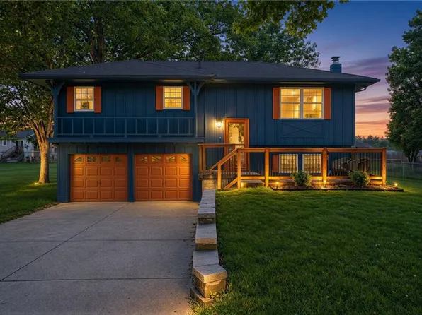 229 SE Westminister Rd, Blue Springs, MO 64014