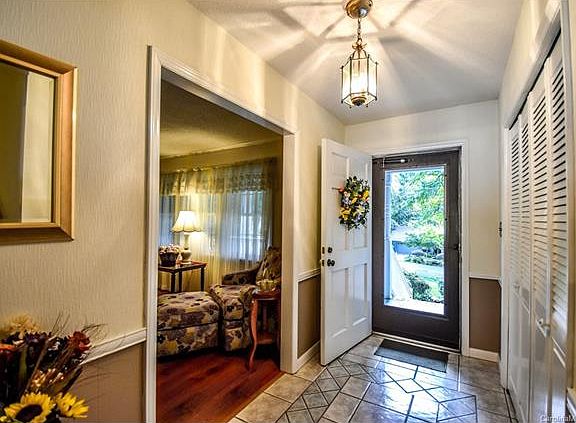 3rd image of 421 Florence Cir