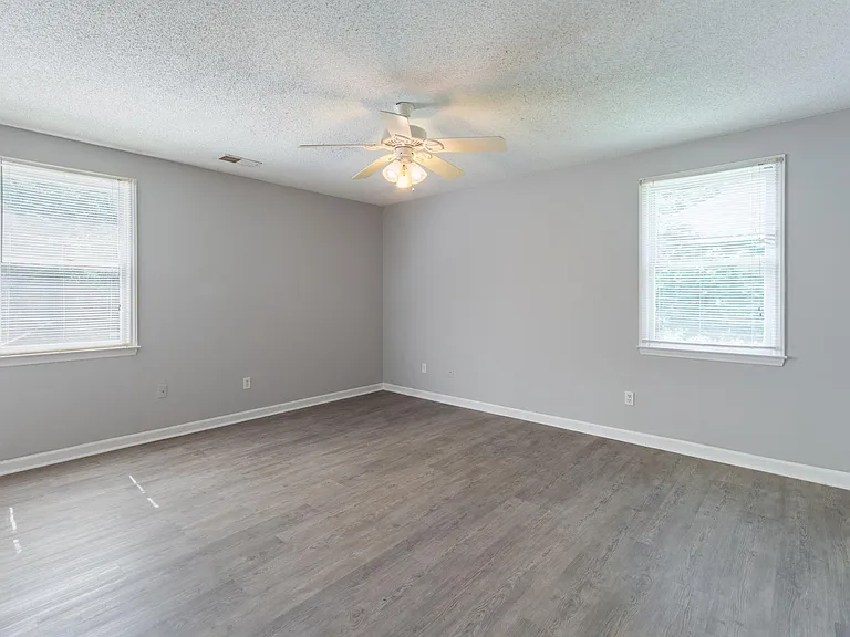 108 Dutch Dr — Photo 31
