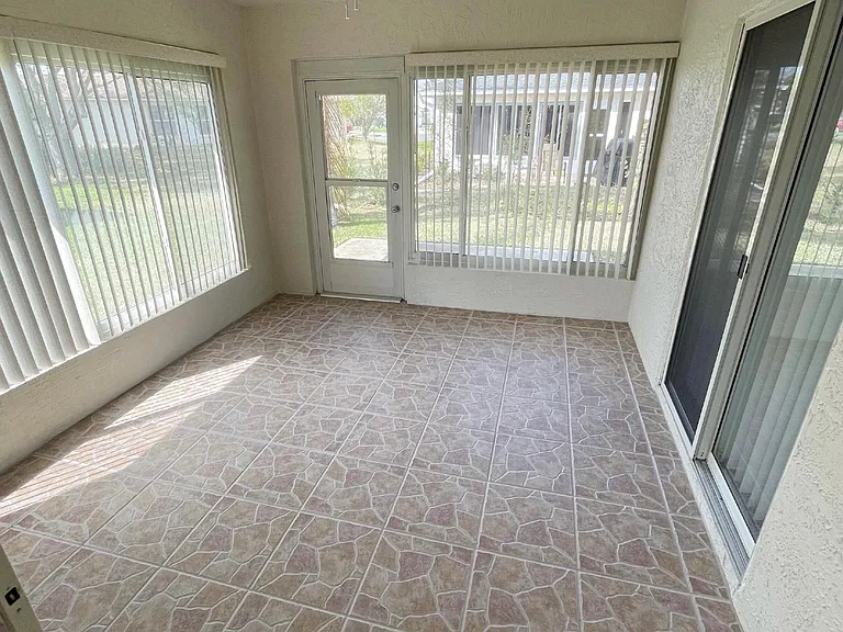 664 Wellesley Ct — Photo 15