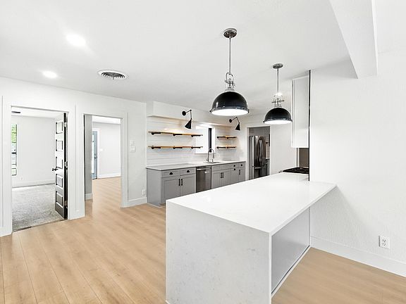 5th image of 6906 Twin Crest Dr