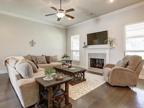 3rd image of 317 Victoria Lights Ln